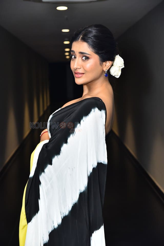 Telugu Actress Rashi Singh at 3 Roses Season 2 Press Meet Photos 03