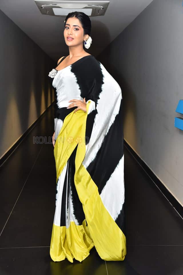 Telugu Actress Rashi Singh at 3 Roses Season 2 Press Meet Photos 10