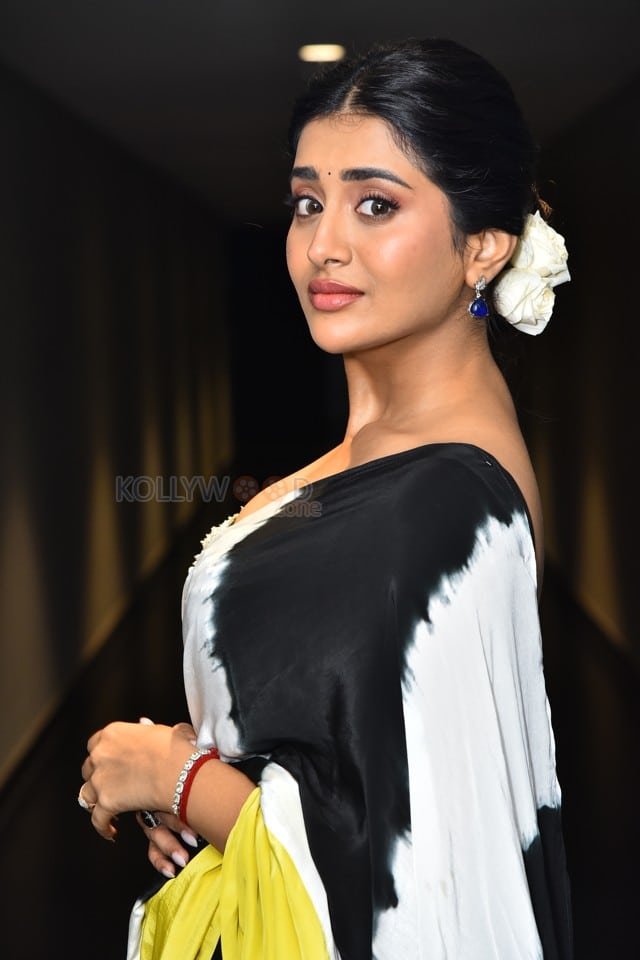Telugu Actress Rashi Singh at 3 Roses Season 2 Press Meet Photos 14