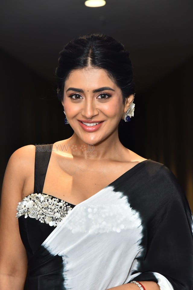 Telugu Actress Rashi Singh at 3 Roses Season 2 Press Meet Photos 18