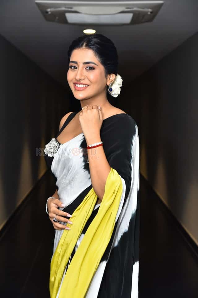 Telugu Actress Rashi Singh at 3 Roses Season 2 Press Meet Photos 22