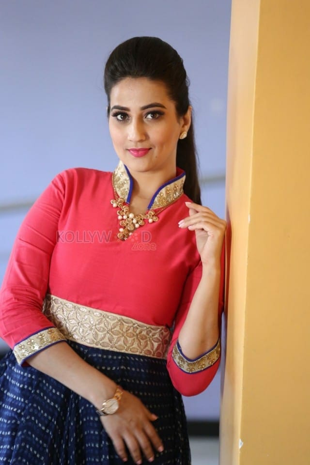 Telugu Anchor Manjusha Photos