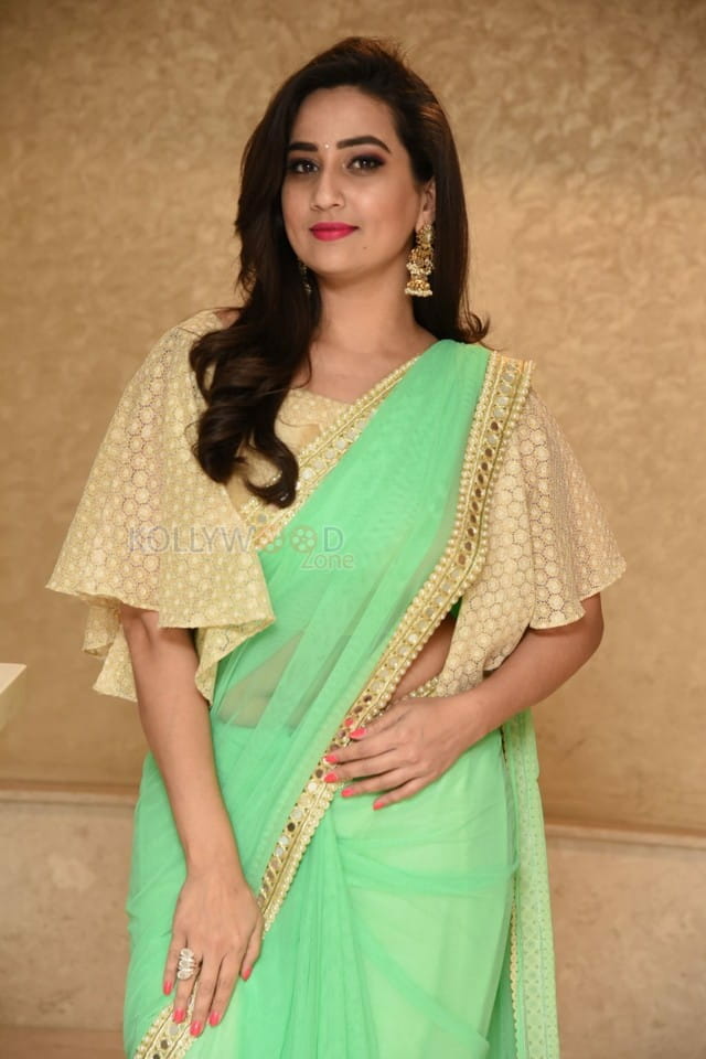 Telugu Anchor Manjusha Pictures