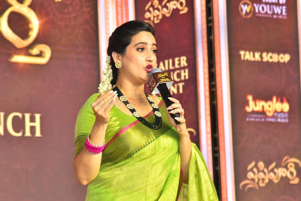 Telugu Anchor Manjusha at Shashtipoorthi Trailer Launch Event Pictures 01