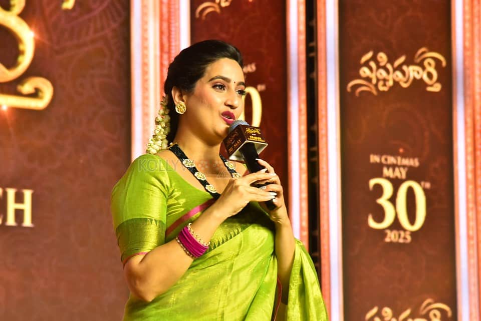 Telugu Anchor Manjusha at Shashtipoorthi Trailer Launch Event Pictures 03