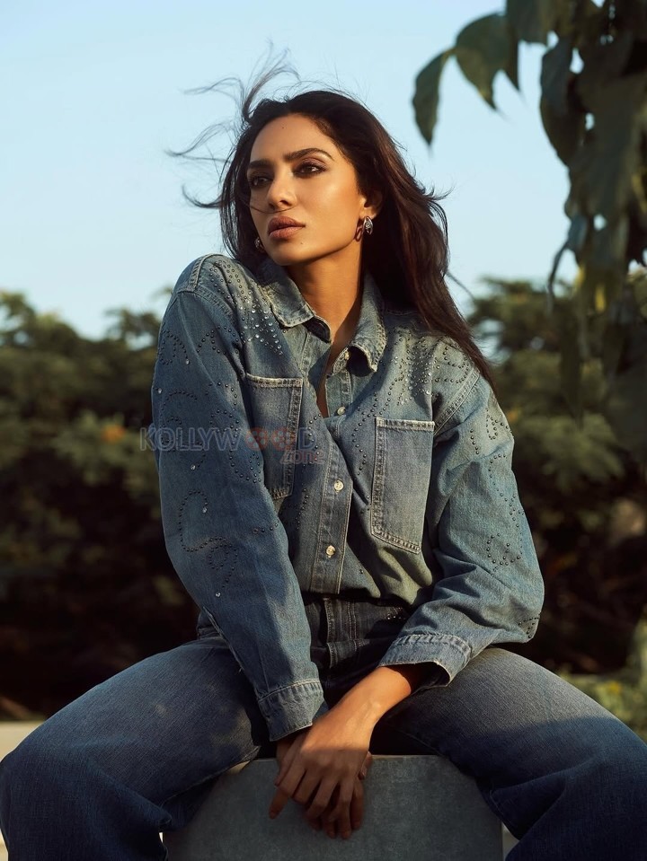 The Night Manager Actress Sobhita Dhulipala in a Denim Oversized Shirt with Wide Leg Jeans Photos 01