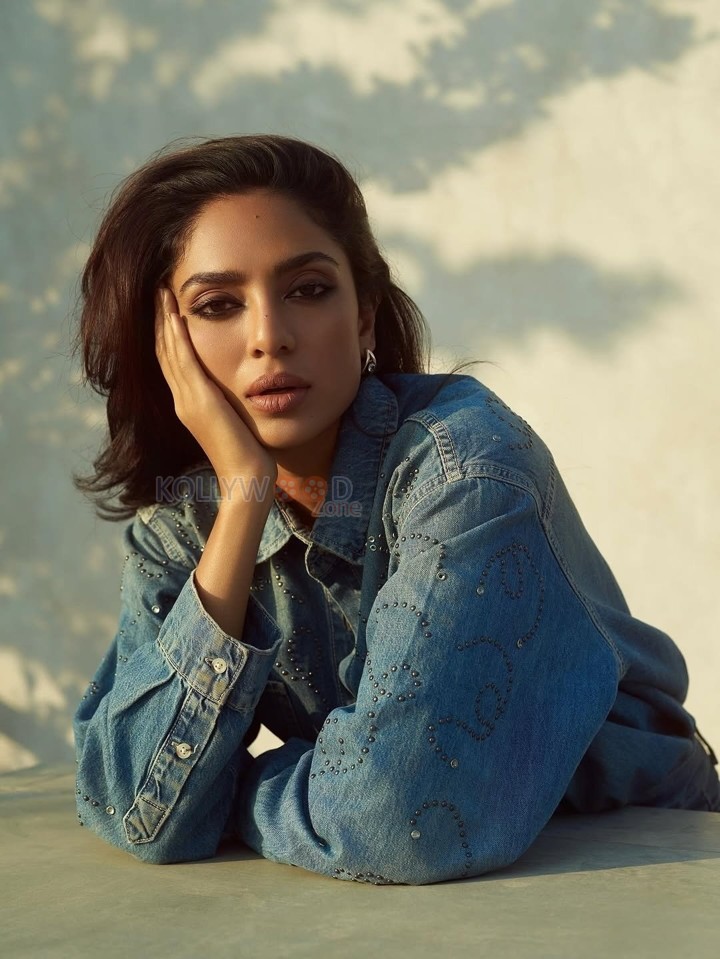 The Night Manager Actress Sobhita Dhulipala in a Denim Oversized Shirt with Wide Leg Jeans Photos 04
