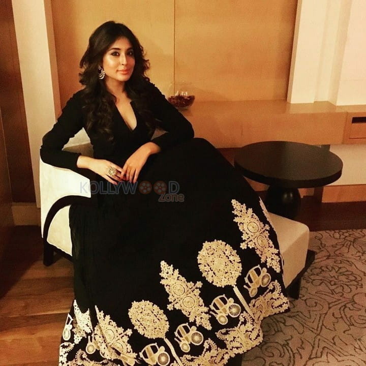 Tv Actress Kritika Kamra Photos