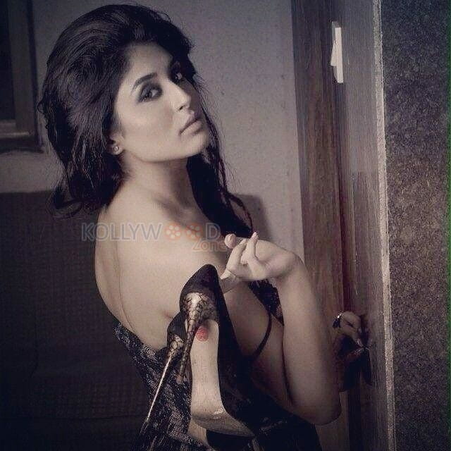 Tv Actress Kritika Kamra Photos