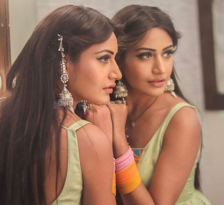 Tv Actress Surbhi Chandna Photos