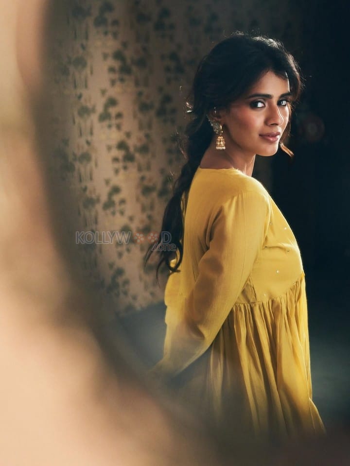 Aadya Actress Hebah Patel in a Yellow Dress Pictures 01