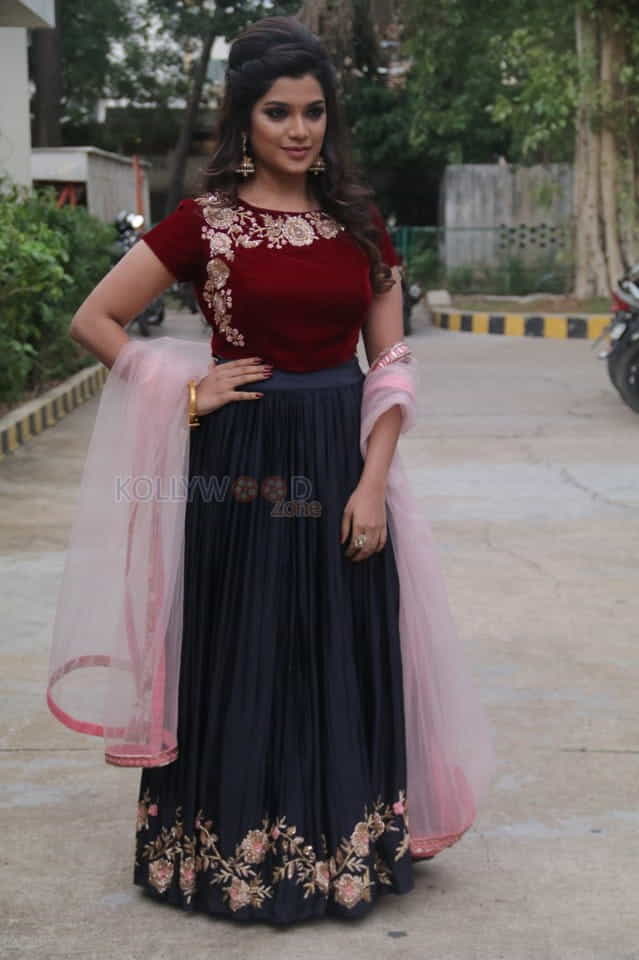 Actress Aathmika Photos