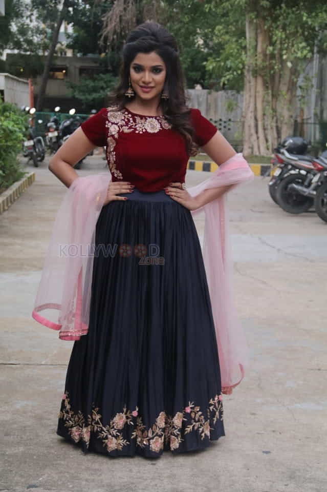 Actress Aathmika Photos