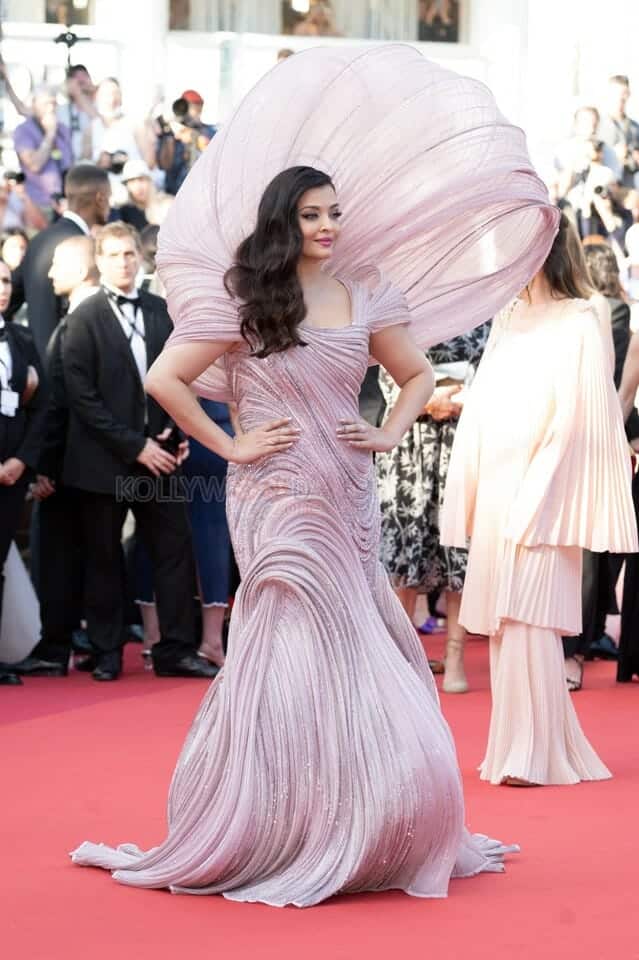 Actress Aishwarya Rai at Cannes 2022 Stills 10