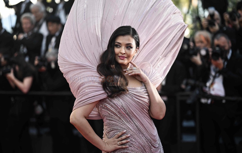 Actress Aishwarya Rai at Cannes 2022 Stills 11
