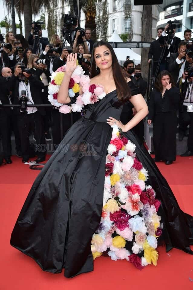 Actress Aishwarya Rai at Cannes 2022 Stills 29