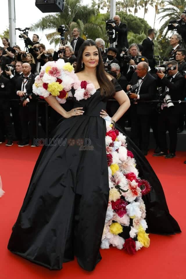 Actress Aishwarya Rai at Cannes 2022 Stills 38