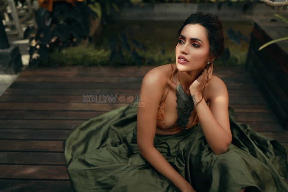 Actress Akshara Gowda Sexy Hot Cleavage Photoshoot Pictures