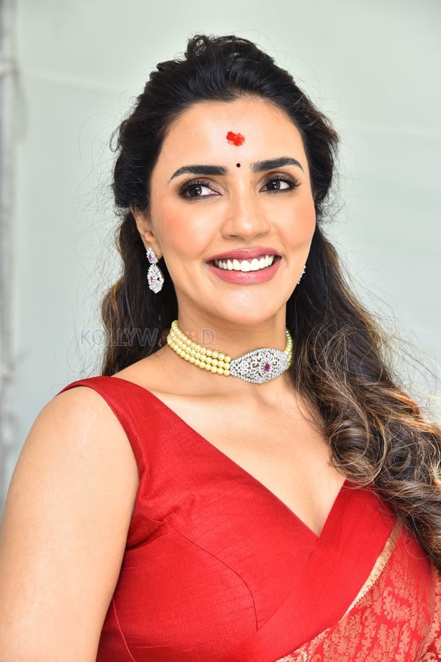 Actress Akshara Gowda at Hailesso Movie Launch Pictures 01
