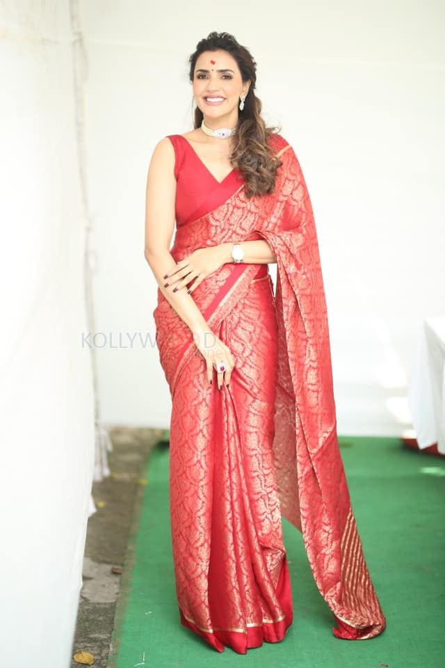 Actress Akshara Gowda at Hailesso Movie Launch Pictures 03
