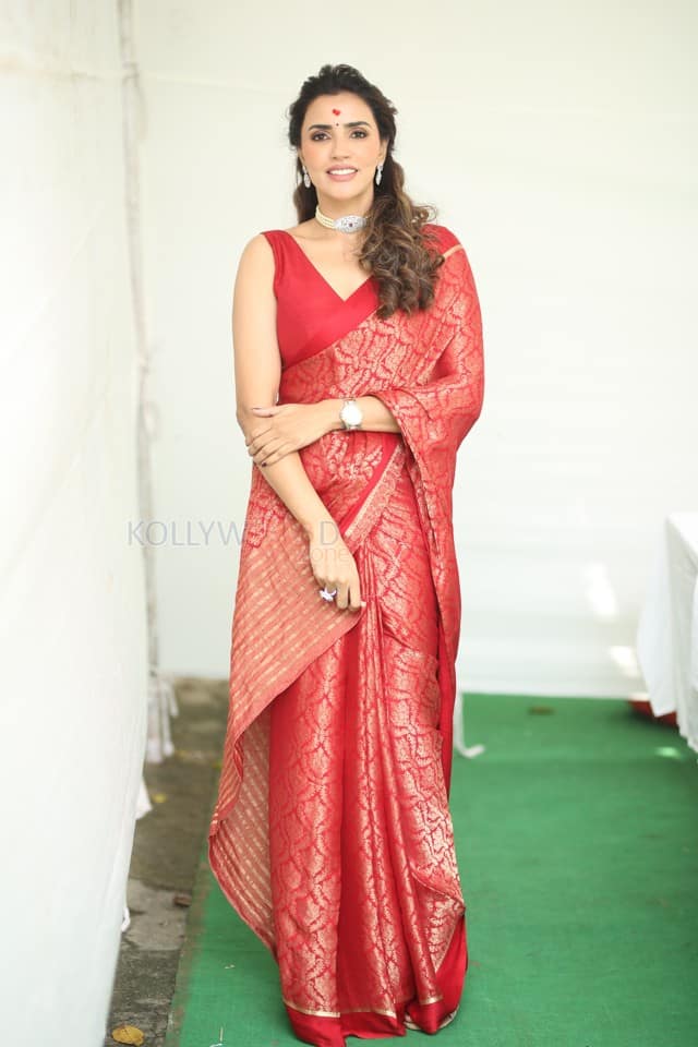 Actress Akshara Gowda at Hailesso Movie Launch Pictures 05