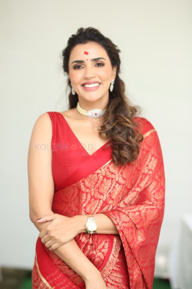 Actress Akshara Gowda at Hailesso Movie Launch Pictures 07