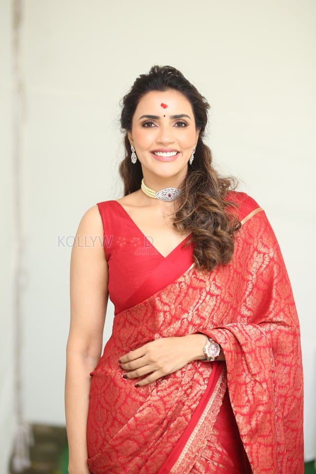Actress Akshara Gowda at Hailesso Movie Launch Pictures 09