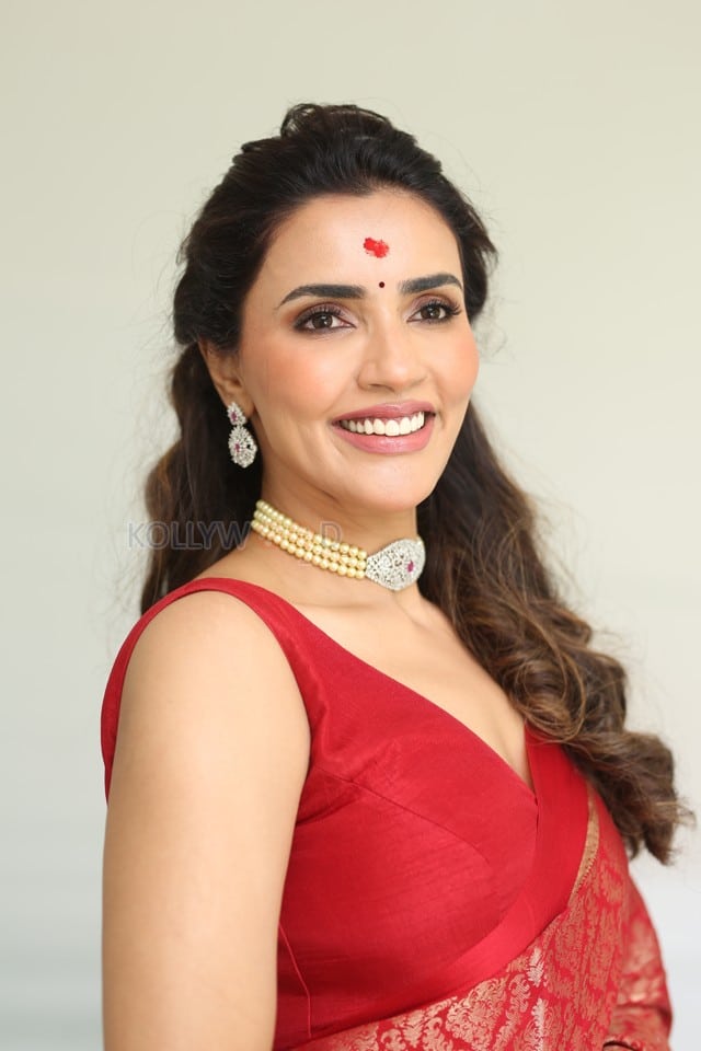 Actress Akshara Gowda at Hailesso Movie Launch Pictures 19