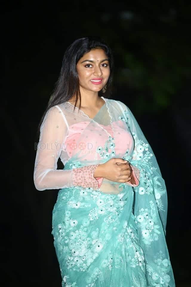 Actress Akshatha Srinivas at Surabhi 70MM Movie Pre Release Event Pictures 04