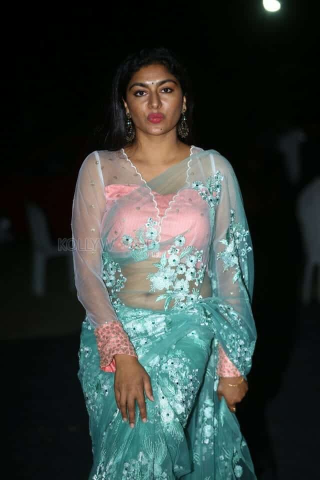 Actress Akshatha Srinivas at Surabhi 70MM Movie Pre Release Event Pictures 21