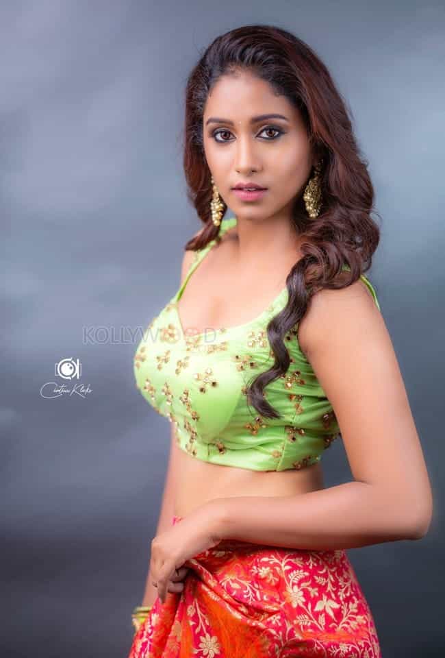 Actress And Model Dakkshi Guttikonda Photos