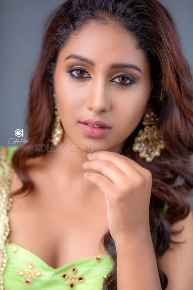 Actress And Model Dakkshi Guttikonda Photos