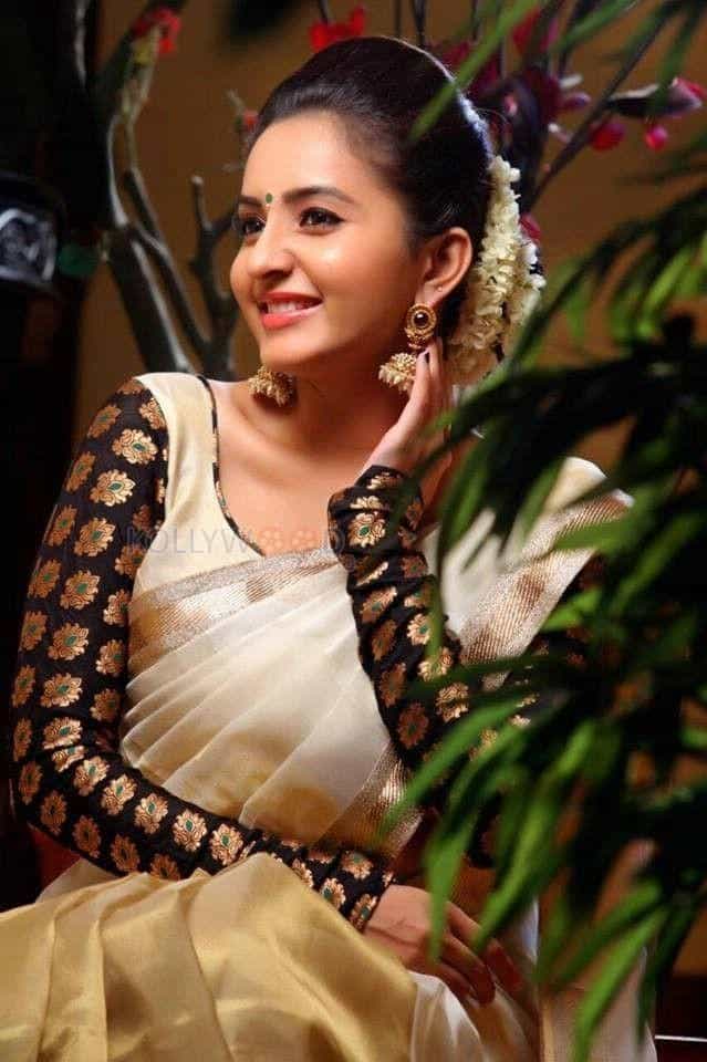 Actress Bhama Saree Pictures