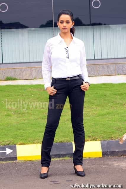 Actress Bhavana Sexy Photos