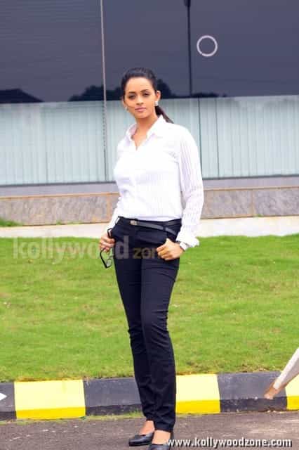 Actress Bhavana Sexy Photos