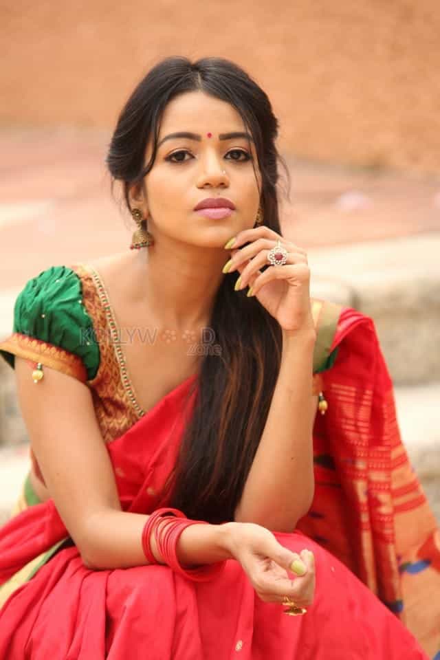 Actress Bhavya Sri At Silk India Expo Photos