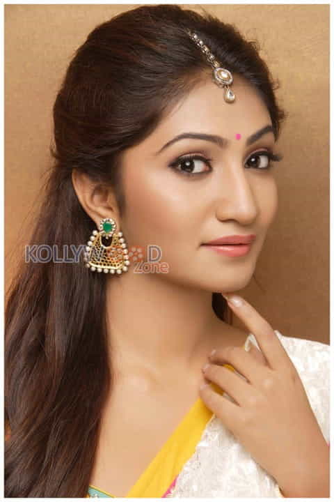 Actress Bommu Lakshmi Photoshoot Pictures