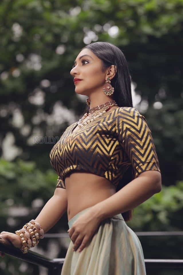 Actress Bommu Lakshmi Sexy Photoshoot Pictures