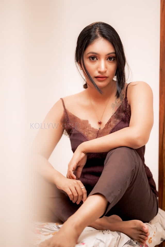 Actress Bommu Lakshmi Sexy Photoshoot Pictures