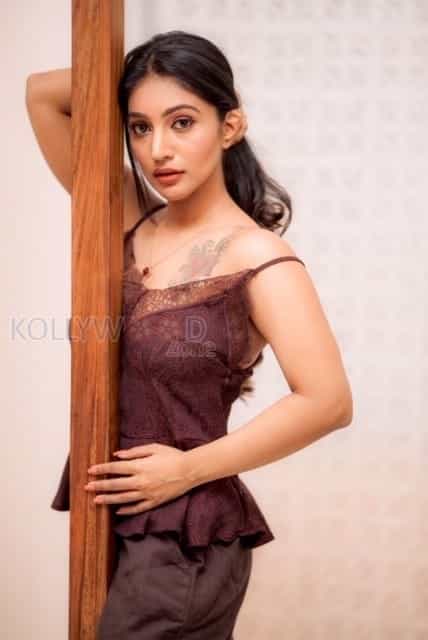 Actress Bommu Lakshmi Sexy Photoshoot Pictures