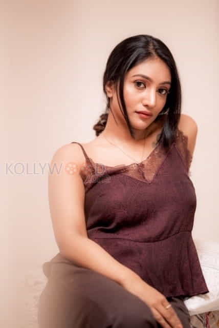 Actress Bommu Lakshmi Sexy Photoshoot Pictures