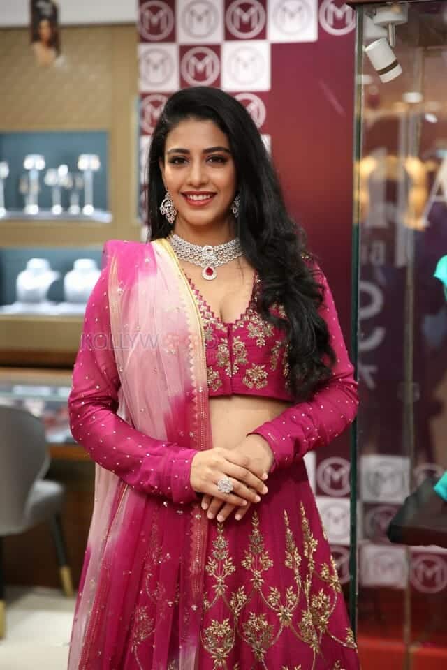 Actress Daksha Nagarkar At Malabar Gold Diamonds Artistry Branded Jewellery Show Photos 14