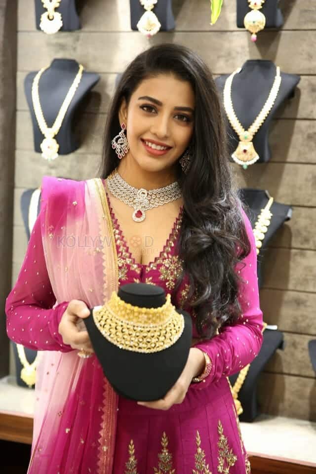 Actress Daksha Nagarkar At Malabar Gold Diamonds Artistry Branded Jewellery Show Photos 23