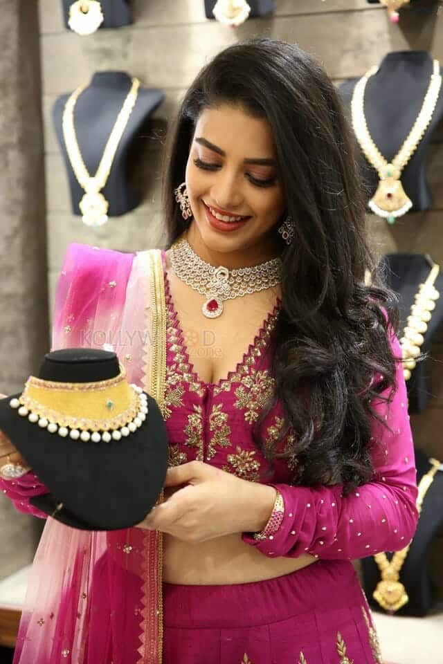 Actress Daksha Nagarkar At Malabar Gold Diamonds Artistry Branded Jewellery Show Photos 26