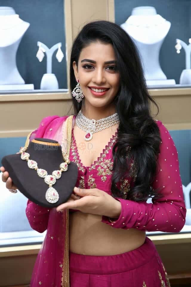Actress Daksha Nagarkar At Malabar Gold Diamonds Artistry Branded Jewellery Show Photos 29