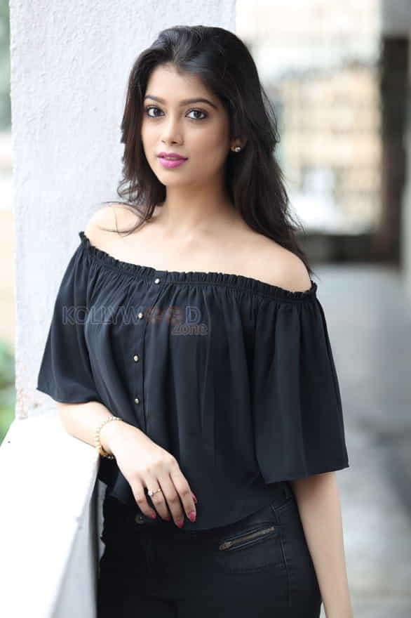 Actress Digangana Suryavanshi Pictures