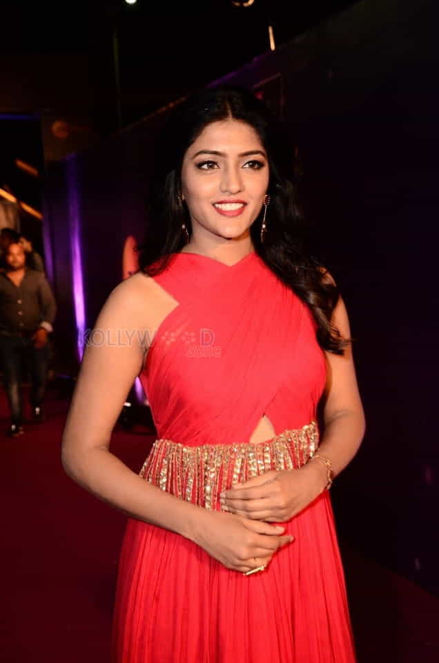 Actress Eesha Rebba At Zee Apsara Awards Photos