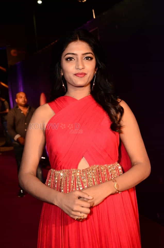 Actress Eesha Rebba At Zee Apsara Awards Photos