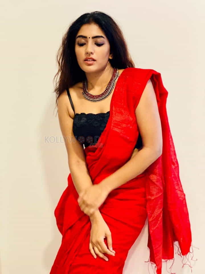 Actress Eesha Rebba Glamorous Red Saree Photos