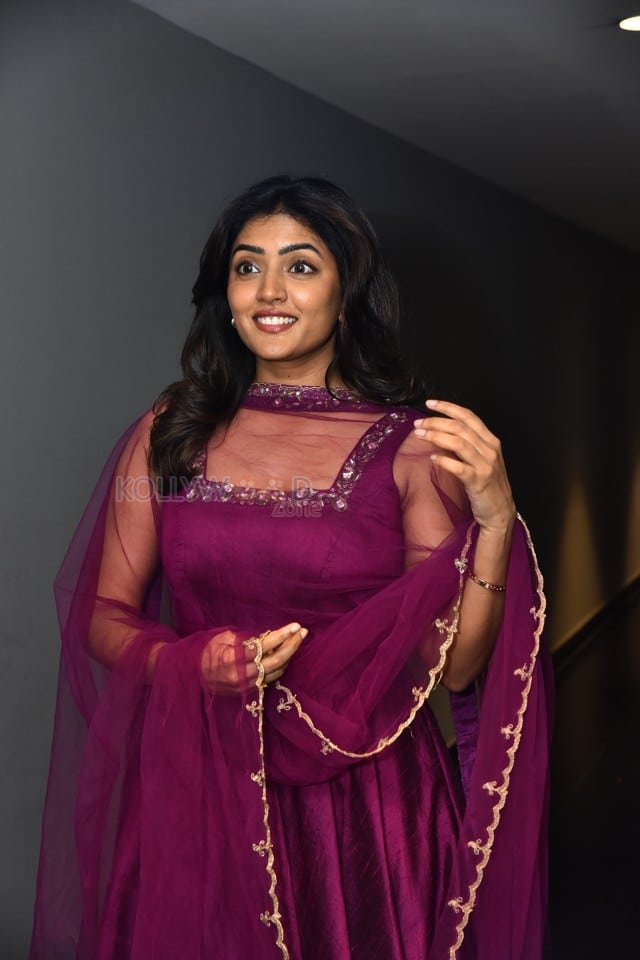 Actress Eesha Rebba Speech at 3Roses Season 2 Teaser Launch Photos 20